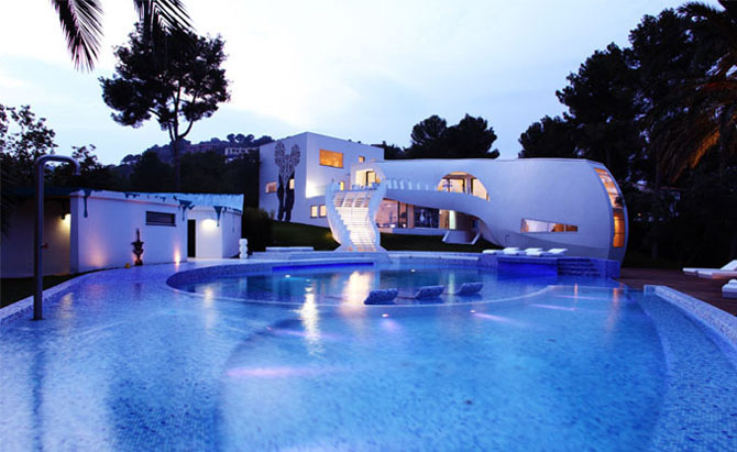 http://mnbnmb.persiangig.com/image/Luxury-Villa-Facade-Architecture-Design.jpg